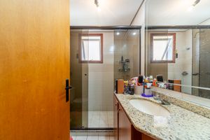 Image 15 - 898503