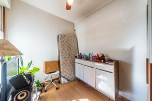 Image 17 - 898503