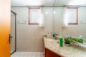 Image 18 - 898503