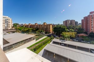 Image 21 - 898503