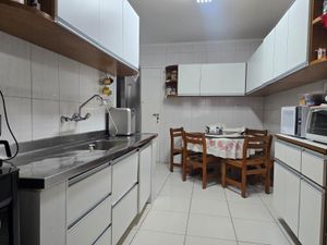 Image 5 - 898504