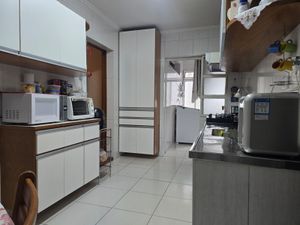Image 4 - 898504