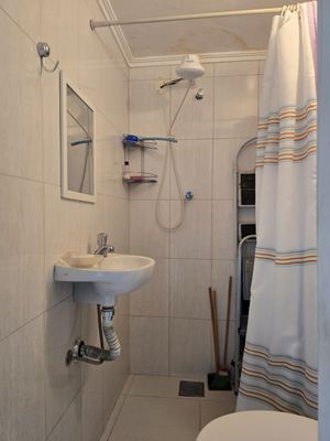 Image 10 - 898504