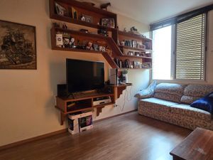 Image 17 - 898504