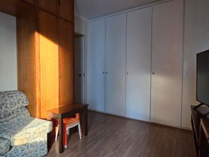Image 11 - 898504
