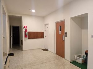 Image 8 - 898504