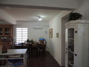 Image 12 - 898507
