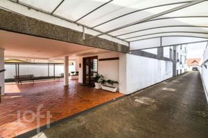Image 17 - 898529