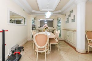 Image 7 - 898530