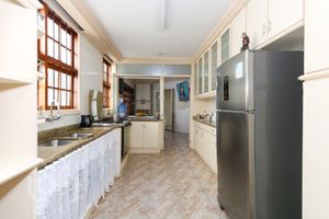 Image 12 - 898530