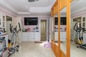 Image 9 - 898530