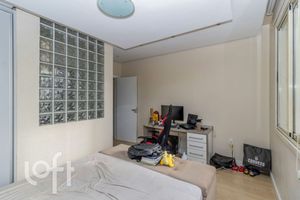 Image 17 - 898541
