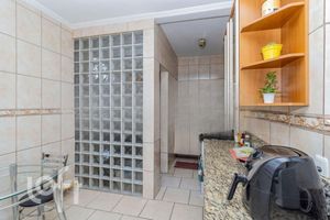 Image 30 - 898541