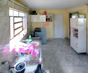 Image 4 - 898550