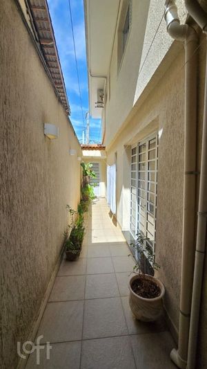 Image 17 - 898552