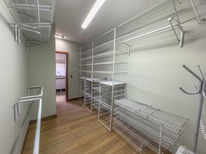 Image 18 - 898554