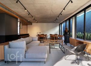 Image 1 - 898556
