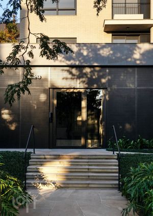 Image 22 - 898556