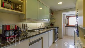 Image 13 - 898558