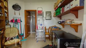 Image 16 - 898558