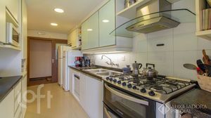 Image 12 - 898558