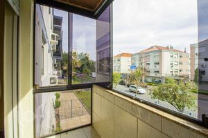 Image 1 - 898566