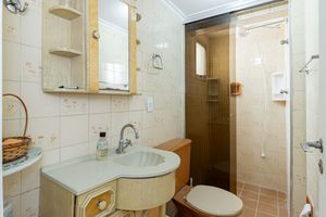 Image 7 - 898582