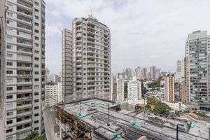 Image 17 - 898582