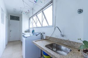 Image 9 - 898598