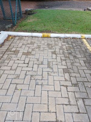 Image 17 - 898599