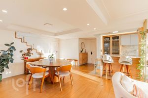 Image 27 - 898601