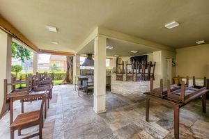Image 33 - 898602