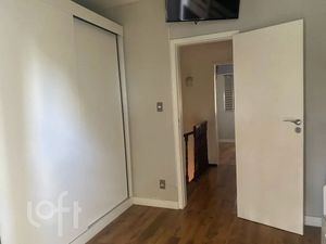 Image 8 - 898612