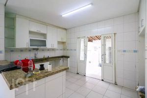 Image 11 - 898613