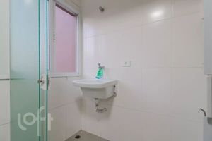 Image 10 - 898615