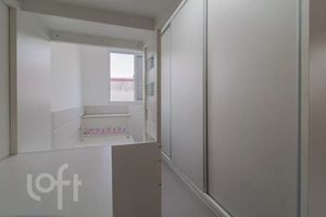 Image 17 - 898615