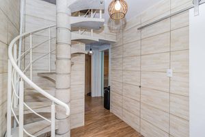 Image 18 - 898619
