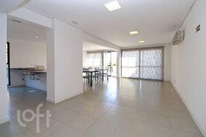 Image 11 - 898623