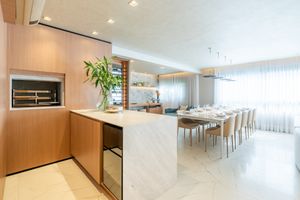 Image 13 - 898633