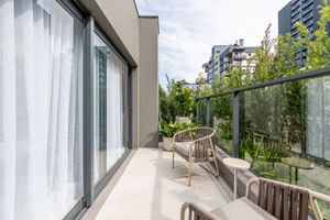 Image 3 - 898633