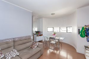 Image 9 - 898636