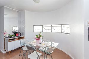 Image 11 - 898636