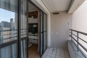 Image 8 - 898636
