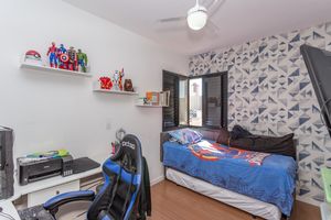 Image 33 - 898636