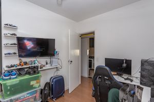 Image 35 - 898636