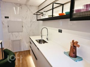 Image 15 - 898637