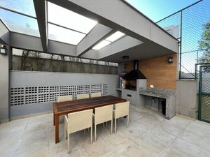 Image 8 - 898647