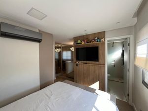 Image 15 - 898647