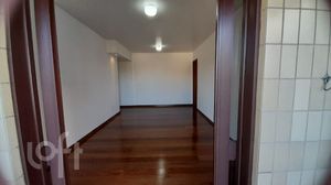 Image 3 - 898657