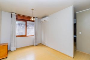 Image 1 - 898661